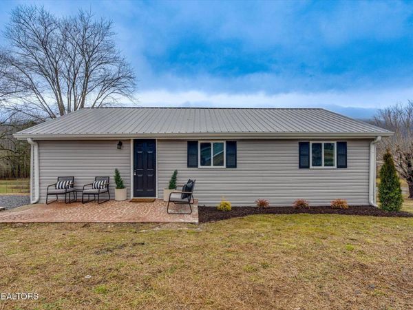 925 N Maple St, Whitwell, TN 37397