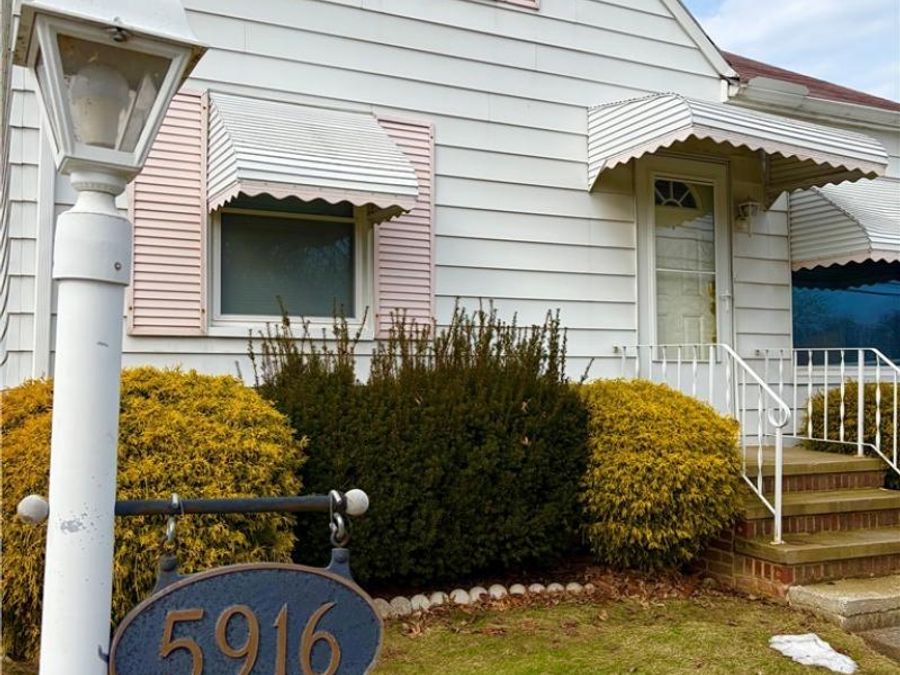 5916 W 54th Street , Parma, OH 44129 Photo 1