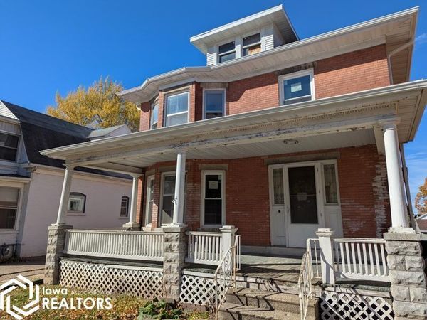 1105 N 8TH Street, Burlington, IA 52601