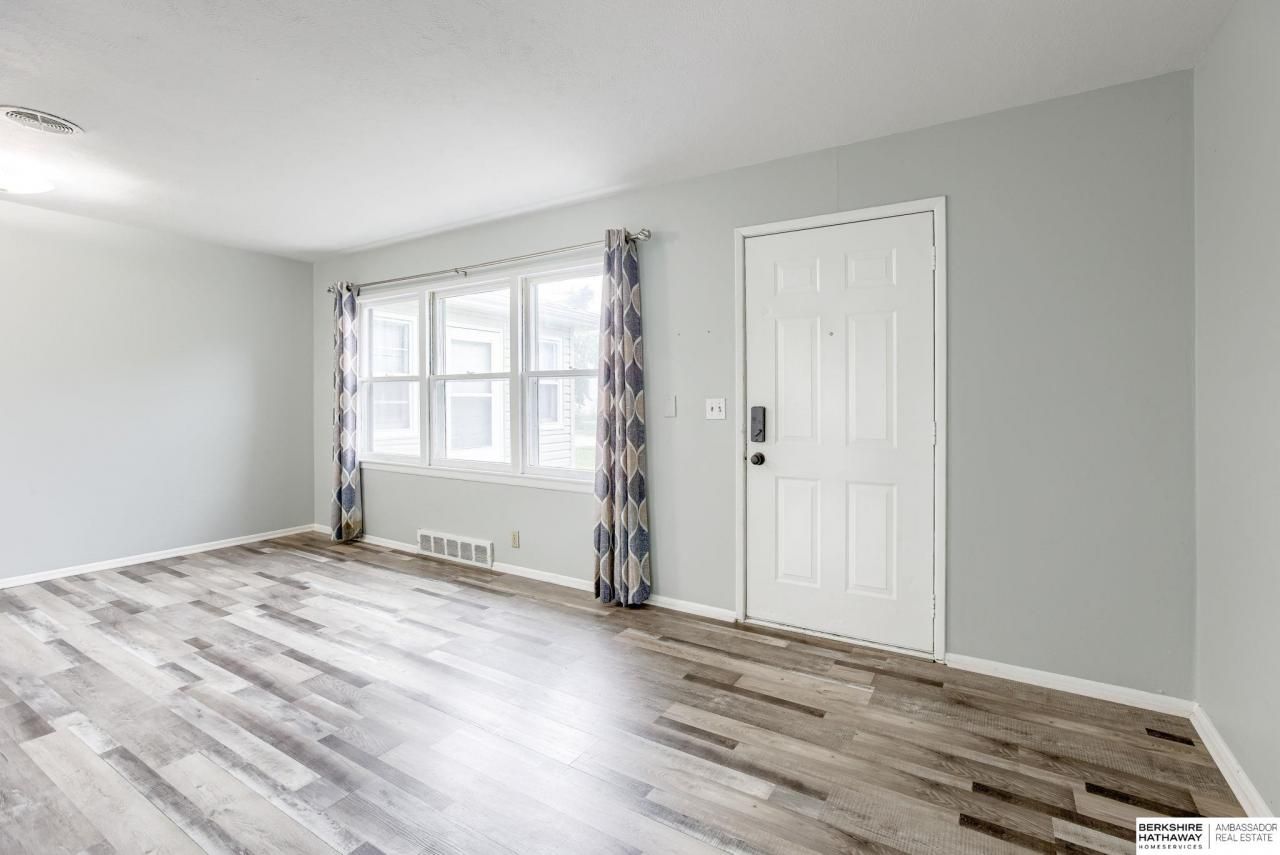 6157 & 6159 Hillsdale Avenue , Omaha, NE 68117