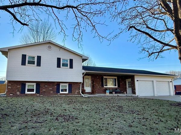 1104 Edgewood Avenue , Jerseyville, IL 62052