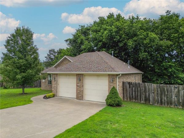 696 E Thornstone Avenue , West Fork, AR 72774