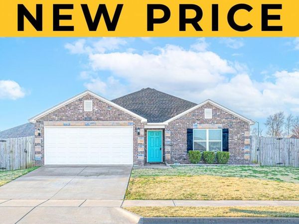 606 W Pittsfield Street , Siloam Springs, AR 72761