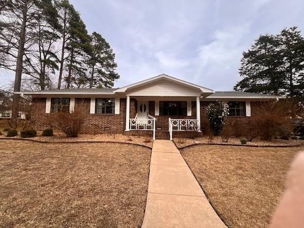 7 Pinewood Drive , Russellville, AR 72801