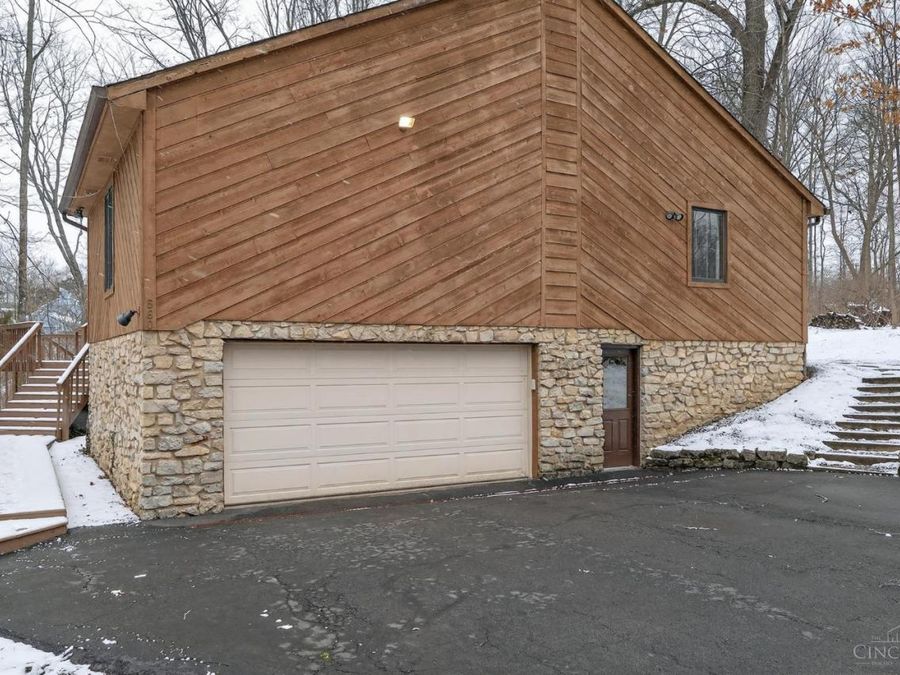 560 Blackhawk Trail, Miami Township, OH 45140 Photo 5