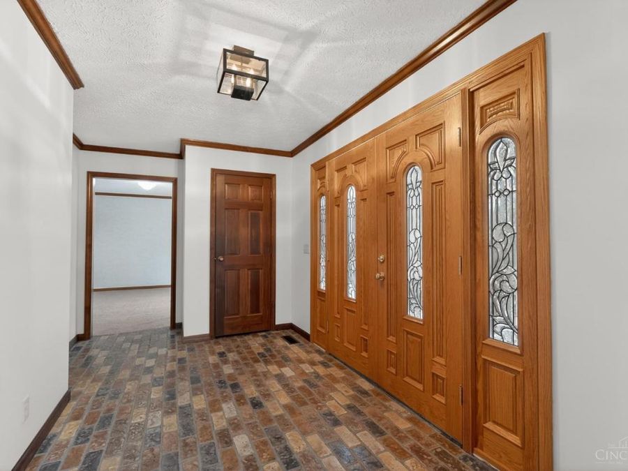560 Blackhawk Trail, Miami Township, OH 45140 Photo 7