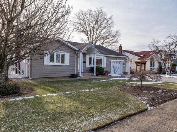 12 Ida Lane , North Babylon, NY 11703