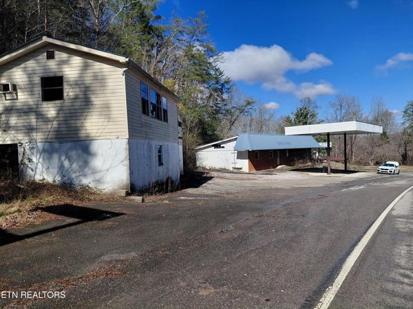 5830 Highway 360 , Tellico Plains, TN 37385