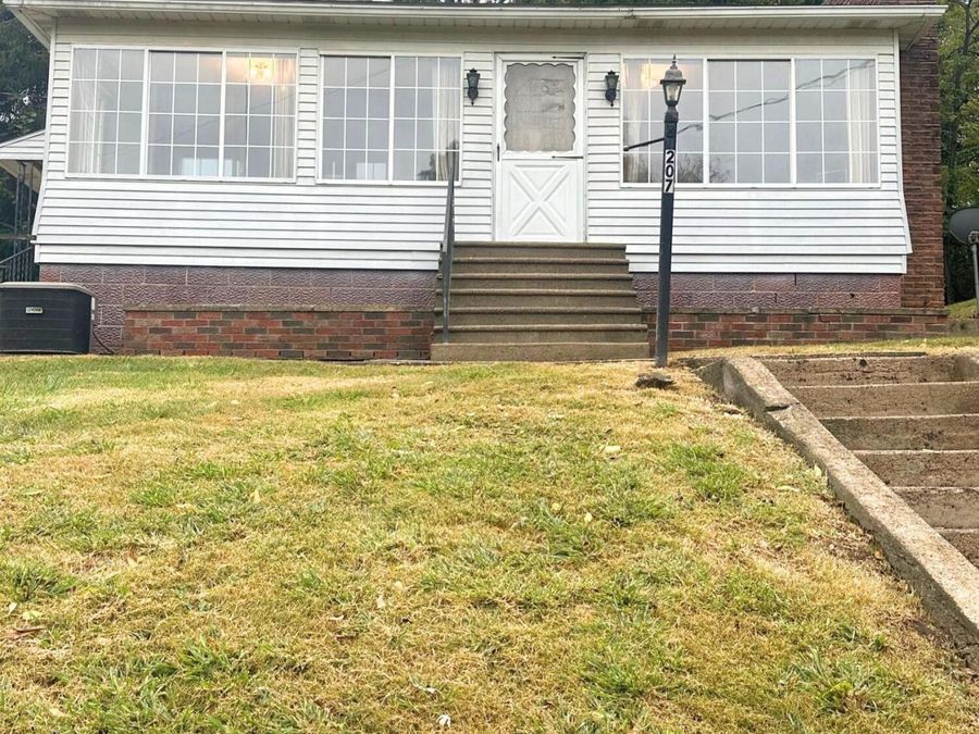 207 W Main Street , Corning, OH 43730 Photo 1