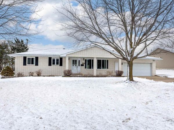 10382 Shane Court, Dubuque, IA 52003