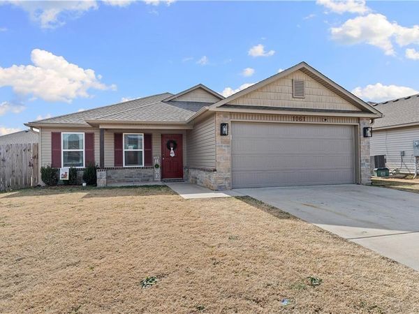 1061 Bunting E , Fayetteville, AR 72701