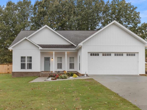 172 Smith Ln, Killen, AL 35645