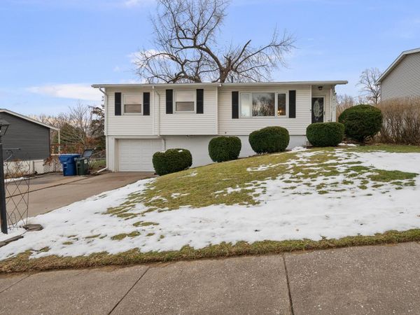4723 Western Avenue, Davenport, IA 52806