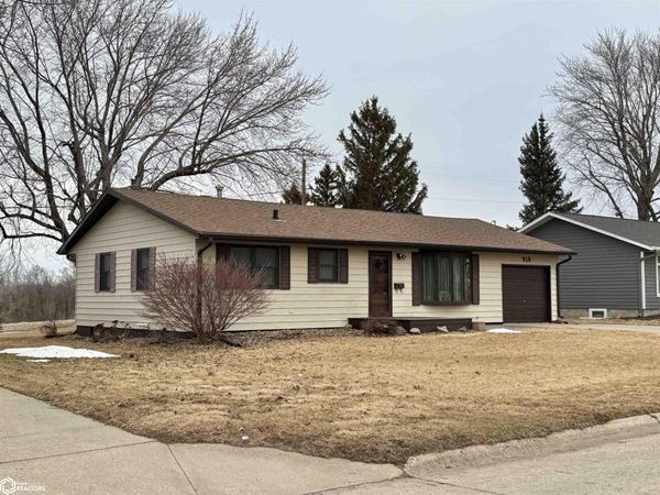 916 W 21St Street, Carroll, IA 51401