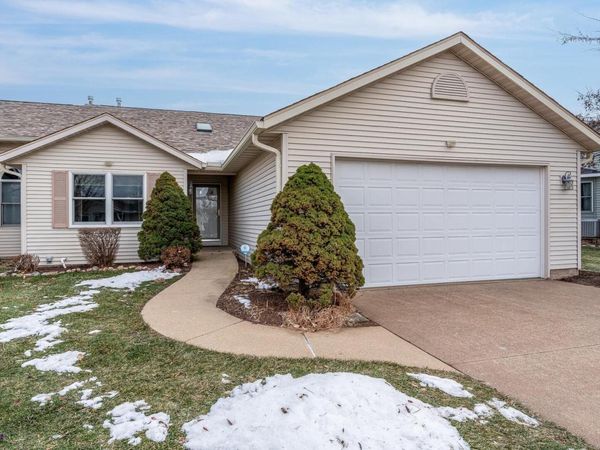 5200 Villa Drive, Unit #29, Davenport, IA 52806