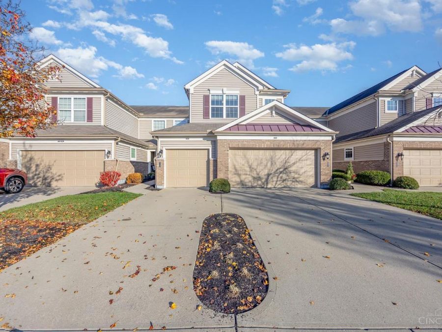 8060 Bridge Point Drive, Unit 7-302, Green Township, OH 45248 Photo 1