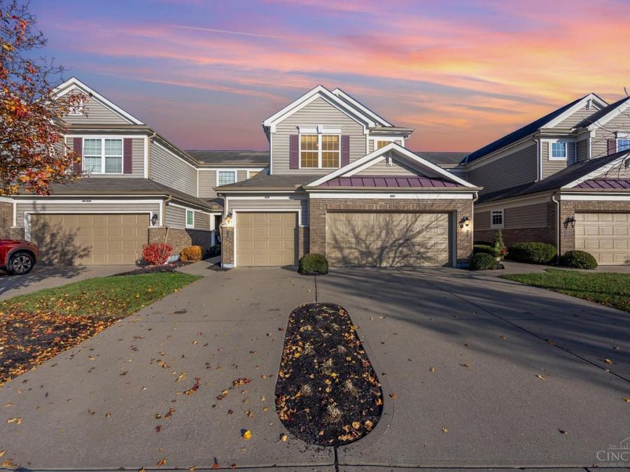 8060 Bridge Point Drive, Unit 7-302, Green Township, OH 45248 Photo 2