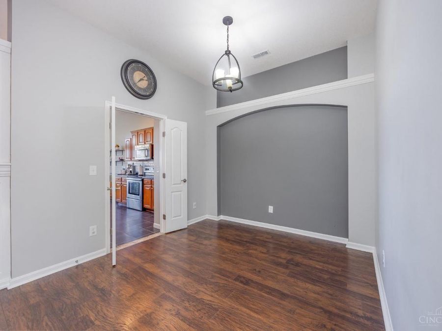 8060 Bridge Point Drive, Unit 7-302, Green Township, OH 45248 Photo 6