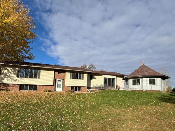 46279 193rd Street , Morris, MN 56267