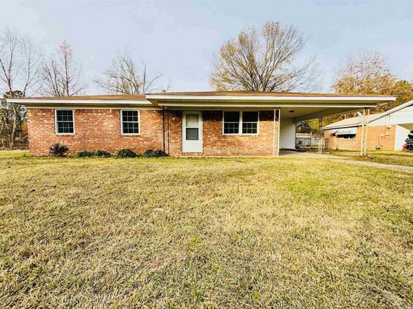 907 Seahorn , Gurdon, AR 71743