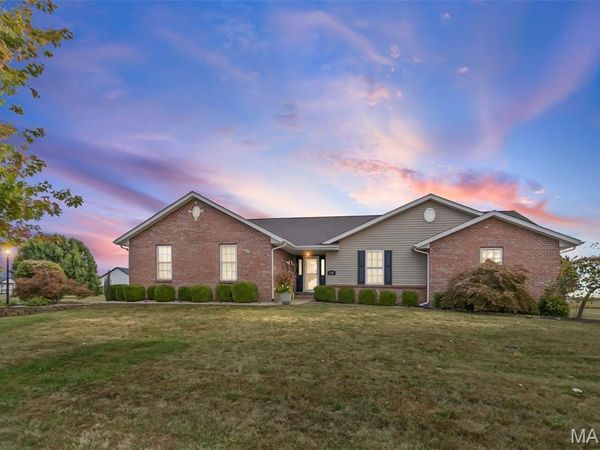 10 Austin Court , Brighton, IL 62012