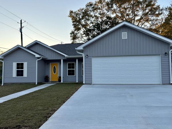 1004 N 1st Ave., Laurel, MS 39440