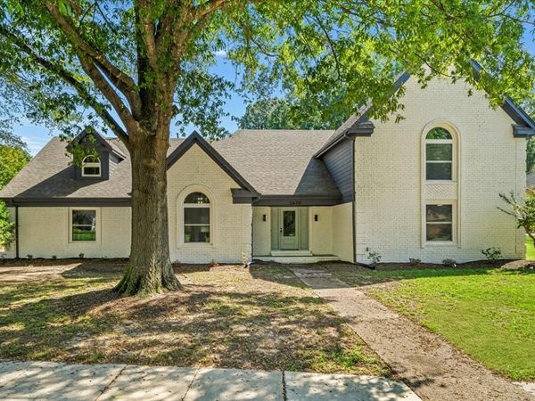 2670 MORNING GROVE DR, Memphis, TN 38016