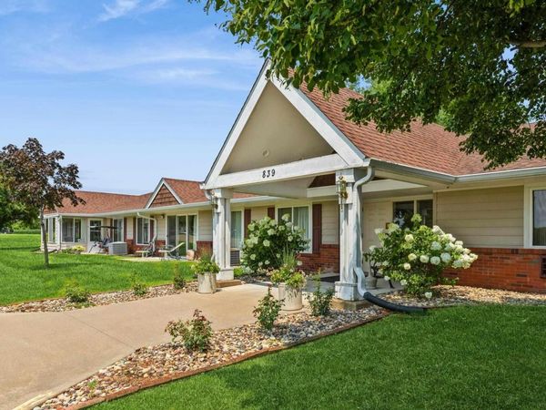 839 13TH Avenue N, Clinton, IA 52732