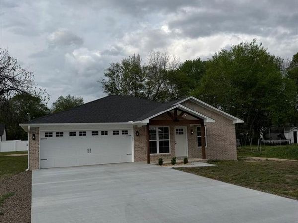 203 NE 2nd Street , Atkins, AR 72823