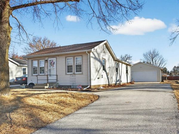 3285 Moencks Road, Bettendorf, IA 52722