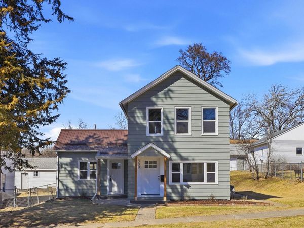509 E 9TH, Muscatine, IA 52761