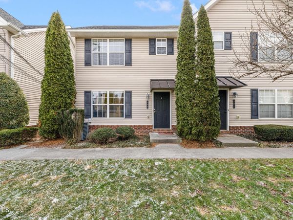 2121 South Greenwood Drive, Unit 300, Johnson City, TN 37604