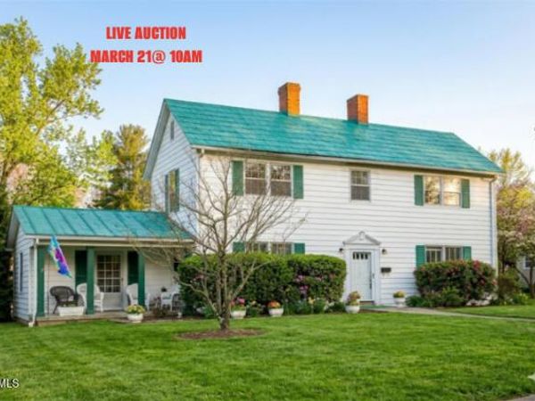 216 South Sycamore Street, Elizabethton, TN 37643