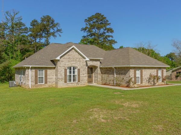 217 Victory Rd., Laurel, MS 39443