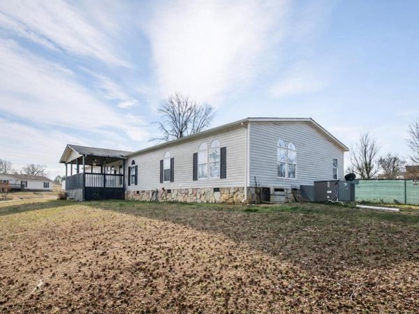 275 Falcon Circle, Chatsworth 30705