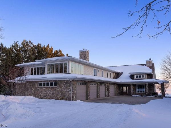 10710 Edgewater Drive , Cleveland, OH 44102