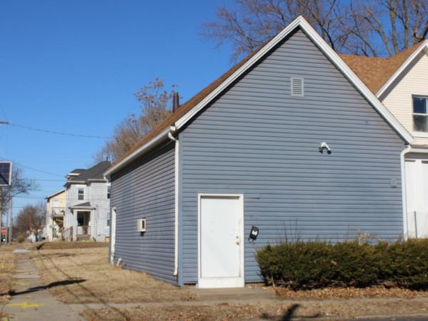 830 W 14th Street, Davenport, IA 52804