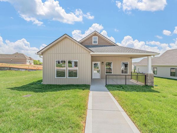 921 Stratford Avenue , Sweetwater, TN 37874