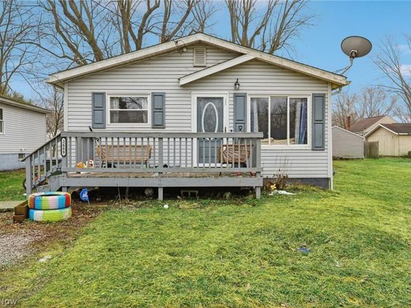 2688 Meadow Drive , Akron, OH 44312