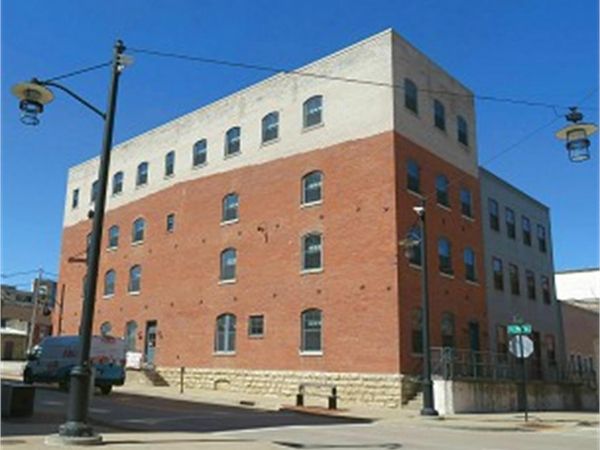 151 E 9th Street, Dubuque, IA 52001