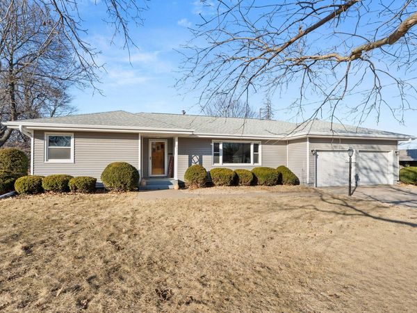 897 LEROY ST, Muscatine, IA 52761