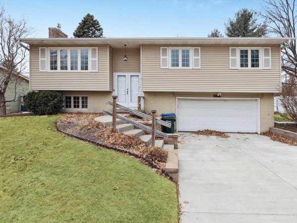 3730 Kenwood Avenue, Davenport, IA 52807