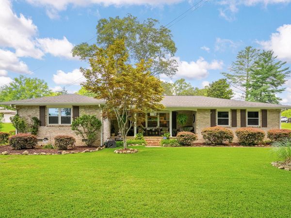 301 Clebourne Avenue , Chickamauga, GA 30707