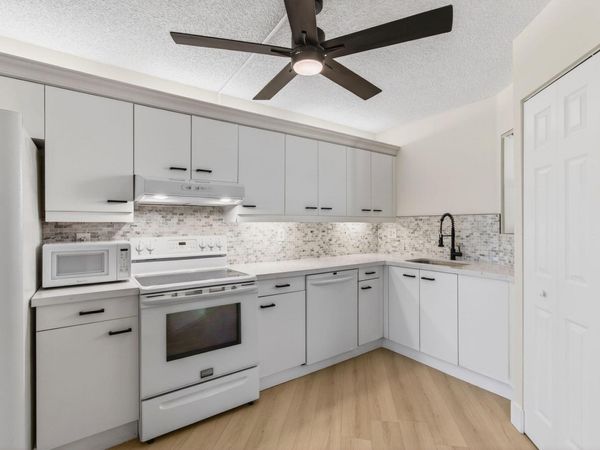 5900 Camino Del Sol, Unit 304, Boca Raton, FL 33433