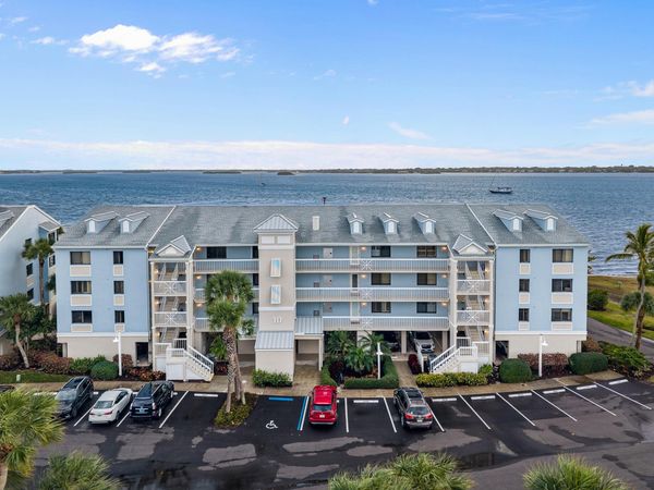 10 NE Plantation Road, Unit 305, Stuart, FL 34996