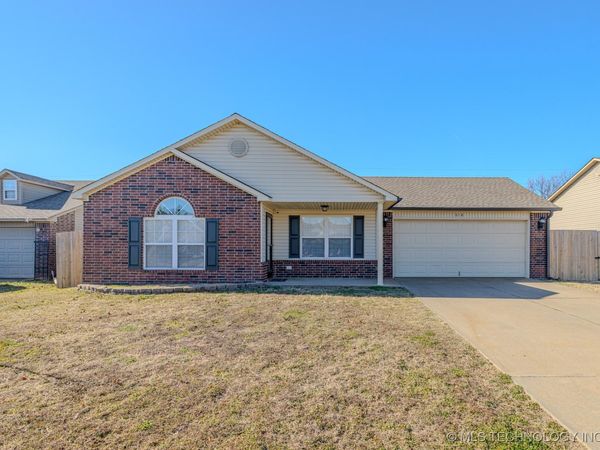 618 S Seminole Street , Skiatook, OK 74070