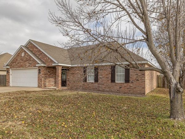 570 Bonanza Street , Centerton, AR 72719