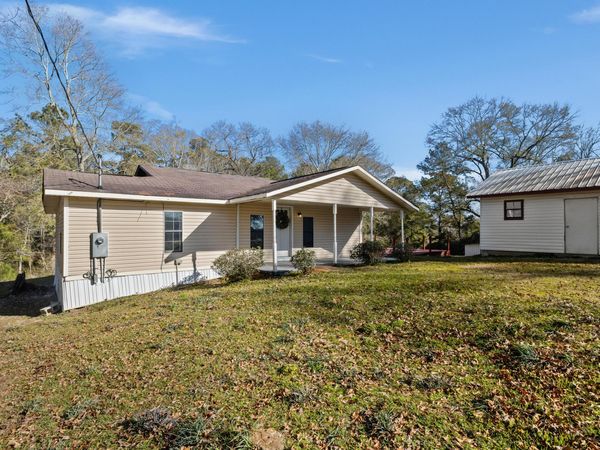 9 Dearman Rd., Collins, MS 39428