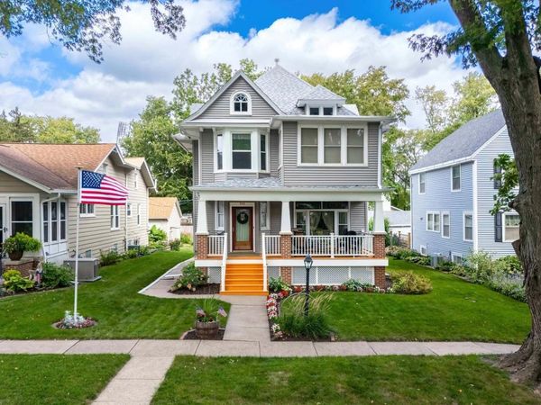 220 E Dover Court, Davenport, IA 52803