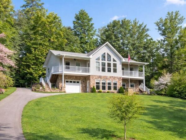 373 Lindsey Mill Circle , Rocky Top, TN 37769